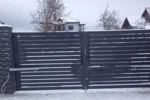 Распашные ворота в стиле ранчо